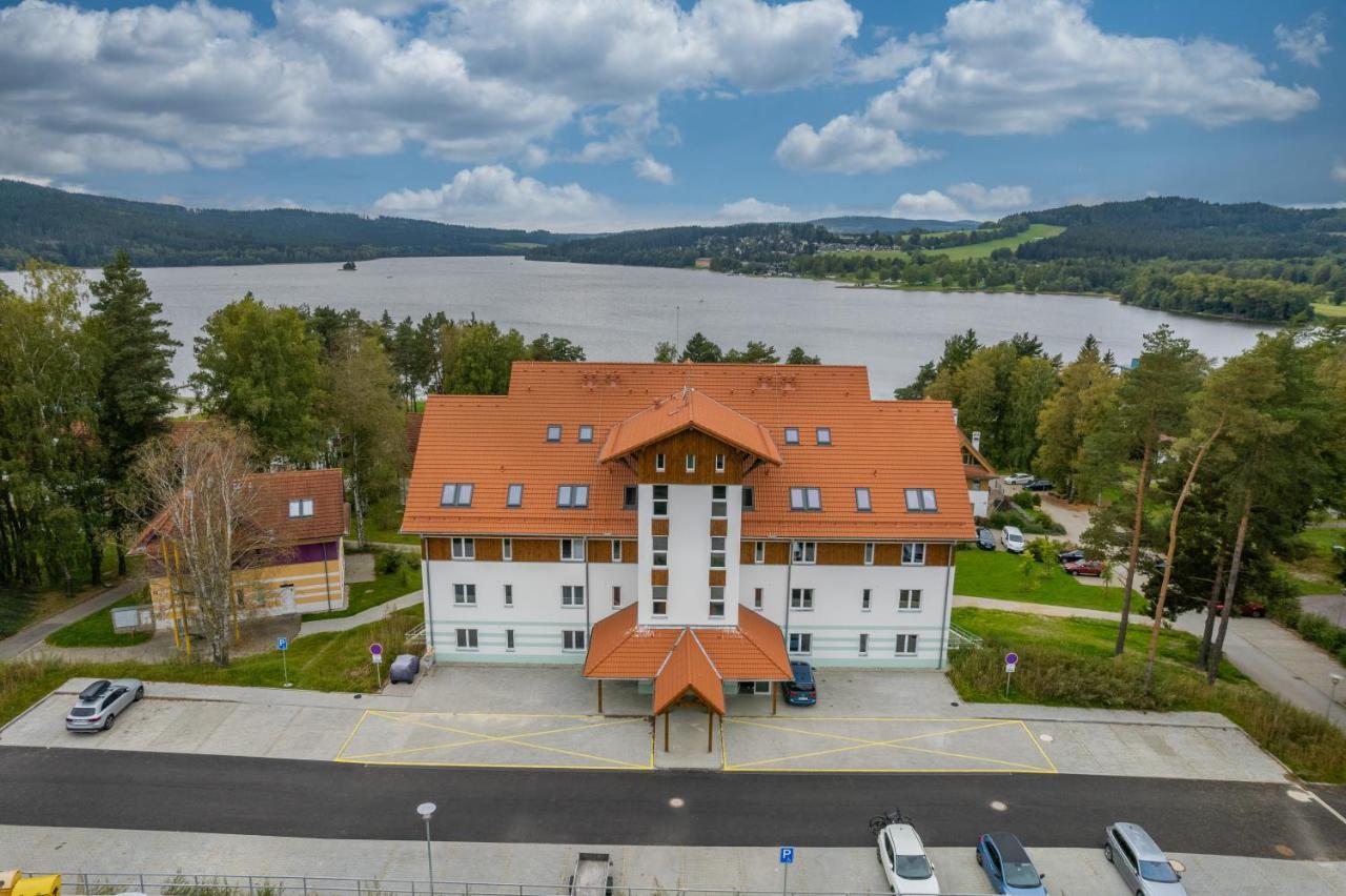 Premium Apartman Lipno リプノ・ナト・ヴルタヴォウ エクステリア 写真