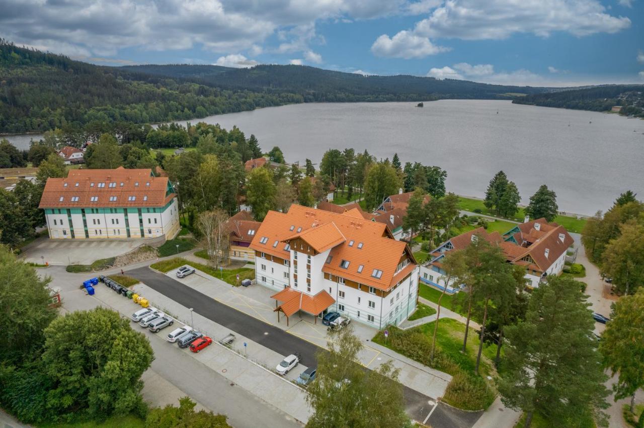 Premium Apartman Lipno リプノ・ナト・ヴルタヴォウ エクステリア 写真